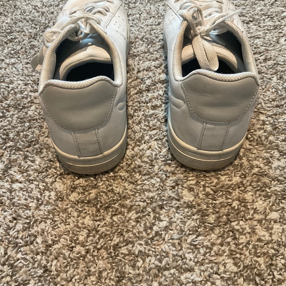 Mens white leather KSwiss size 11.5 Court style sneaker - Picture 2 of 5